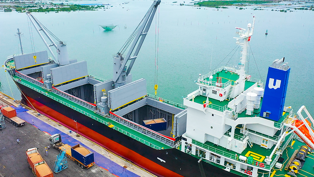 Làm hàng viên nén phục vụ các doanh nghiệp tại cảng Chu Lai