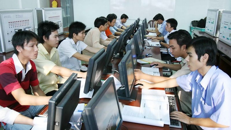 Là một trong những ngành “hot” qua mỗi mùa tuyển sinh, Công nghệ thông tin luôn giữ mức điểm chuẩn “khủng” ở bất cứ trường đại học nào.