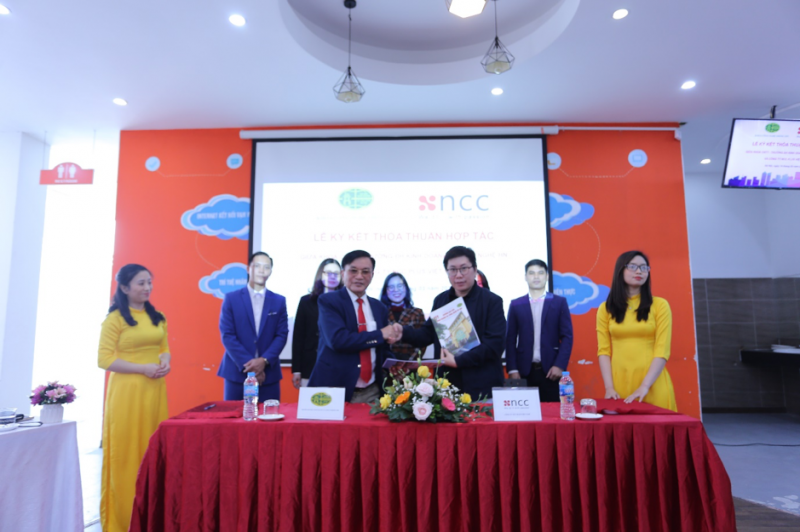 Ký kết với đại diện công ty NCC plus Việt Nam.