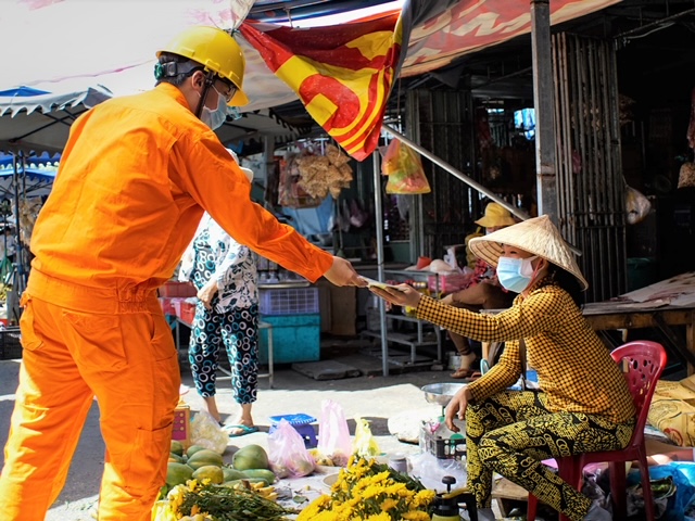 Điện lực miền Nam hướng dẫn khách hàng sử dụng điện tiết kiệm khi làm việc tại nhà