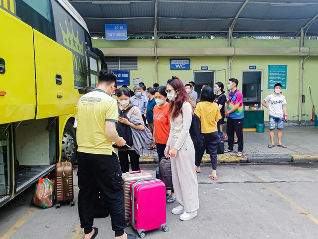 dip-nghi-le-30-4-1-5-nhu-cau-van-chuyen-tang-dot-bien_3.jpg dip-nghi-le-30-4-1-5-nhu-cau-van-chuyen-tang-dot-bien_3.jpg