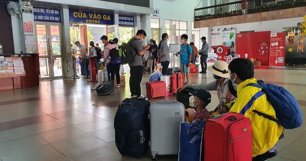 Đìu hiu sân bay, ga tàu TPHCM ngày giáp Tết