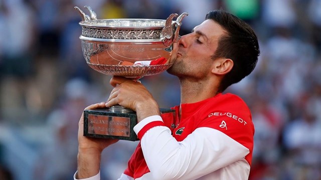 Djokovic lên ngôi Roland Garros sau màn ngược dòng ngoạn mục 