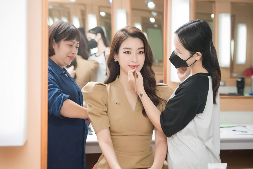 do-my-linh-ghi-diem-nho-gu-thoi-trang-thanh-lich-khi-dam-nhan-vai-tr242-moi_4.jpg do-my-linh-ghi-diem-nho-gu-thoi-trang-thanh-lich-khi-dam-nhan-vai-tr242-moi_4.jpg