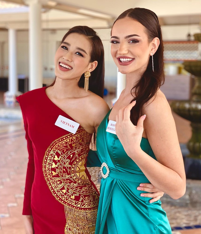 do-thi-h224-noi-bat-giua-d224n-th237-sinh-trong-trang-phuc-truyen-thong-miss-world_8.jpg do-thi-h224-noi-bat-giua-d224n-th237-sinh-trong-trang-phuc-truyen-thong-miss-world_8.jpg