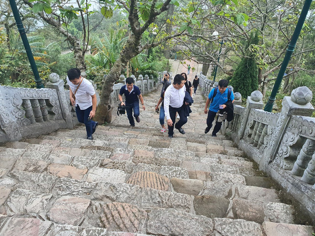  Doanh nghiệp du lịch lại “ngồi trên lửa” sau các ca Covid-19 ở Quảng Ninh, Hải Dương - Ảnh 1.