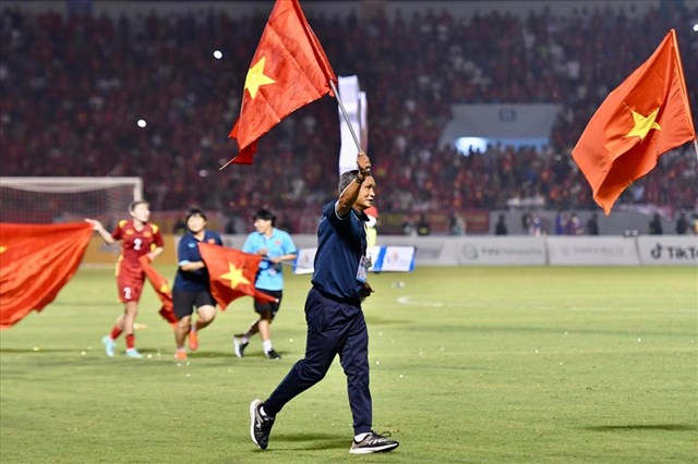 doi-b243ng-d225-nu-nhan-con-mua-tien-thuong-sau-tam-huy-chuong-v224ng_1.jpeg