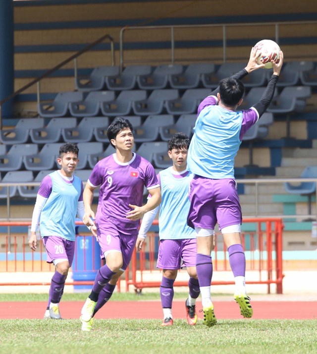 doi-tuyen-malaysia-c243-gap-kh243-khi-doi-dau-tuyen-viet-nam-trong-tran-toi-nay_1.jpg