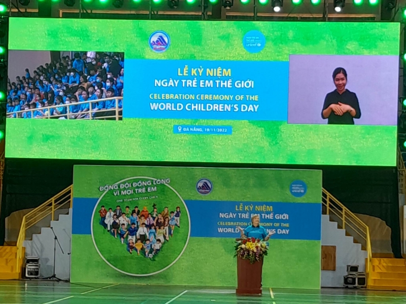 Bà Rana Flower - Trưởng Đại diện UNICEF Việt Nam mong muốn các trường học và phụ huynh hiểu rằng thể thao mang lại nhiều thứ hơn là tăng cường thể lực.