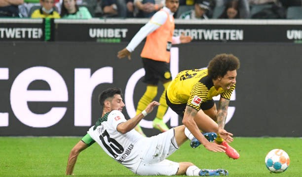 Dortmund hụt hơi trước Bayern tại Bundesliga khi không có Haaland