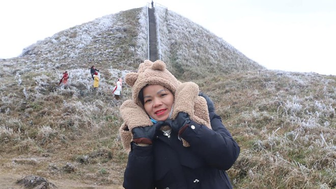 Du khách đổ xô lên biên giới Quảng Ninh ngắm băng tuyết - ảnh 2