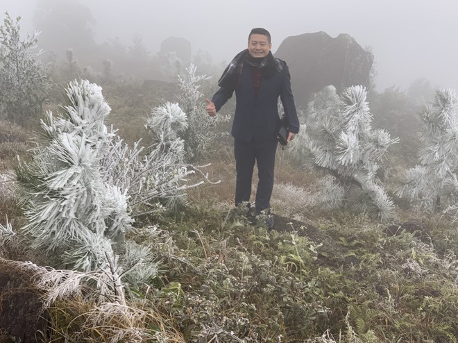 Du khách đổ xô lên biên giới Quảng Ninh ngắm băng tuyết - ảnh 6