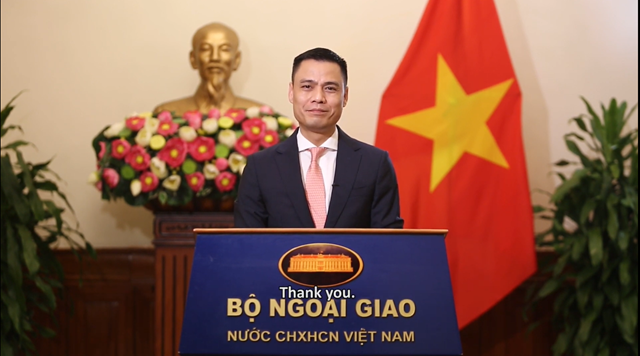 dua-ban-sac-viet-den-thuy-sy-v224-ch226u-194u_1.png