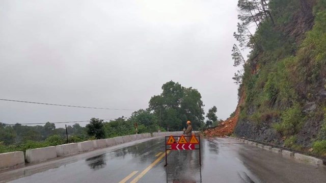 duong-l234n-cua-khau-quoc-te-cau-treo-sat-lo-nghi234m-trong_1.jpeg
