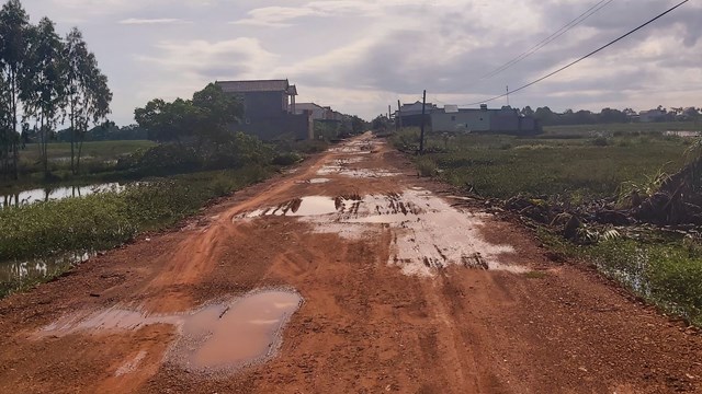 Đường như ruộng ở xã nông thôn mới