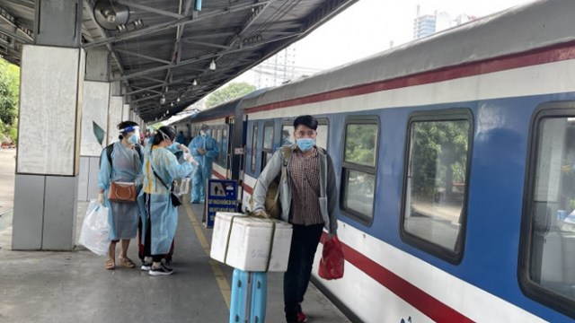 Đường sắt bắt đầu bán vé nguyên toa, sẵn sàng đón khách tại nhà