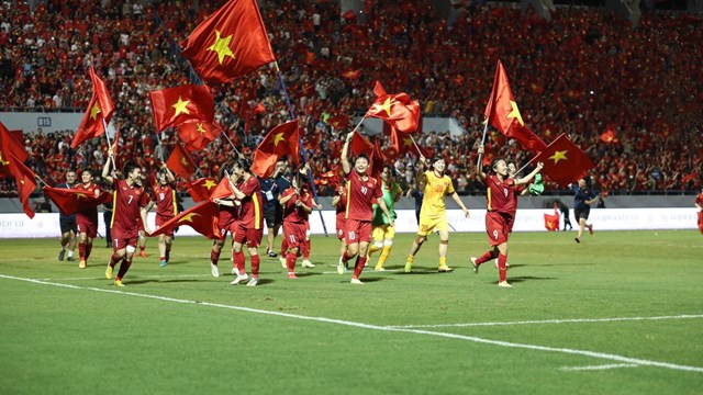 FE Credit thưởng nóng 3 tỷ đồng cho đội tuyển bóng đá nữ Việt Nam 