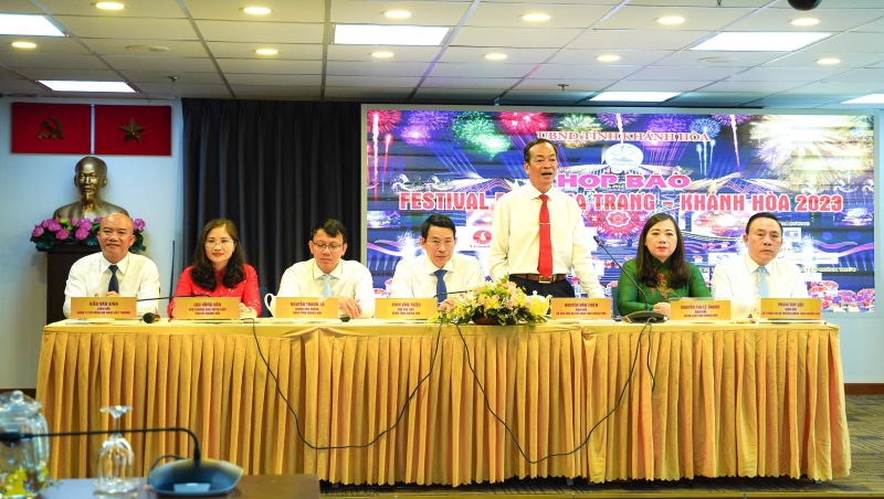 Ban tổ chức Festival Biển Nha Trang - Khánh Hòa thông tin tại buổi họp báo. (Ảnh: Văn Thuận).