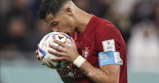 FIFA tặng quà tri ân Cristiano Ronaldo, tỏa sáng tại World Cup, giá của trung vệ Croatia tăng vọt lên 100 triệu USD