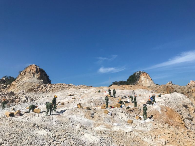 Công nhân GAET tại công trường thi công Vật liệu nổ Công nhân GAET tại công trường thi công Vật liệu nổ