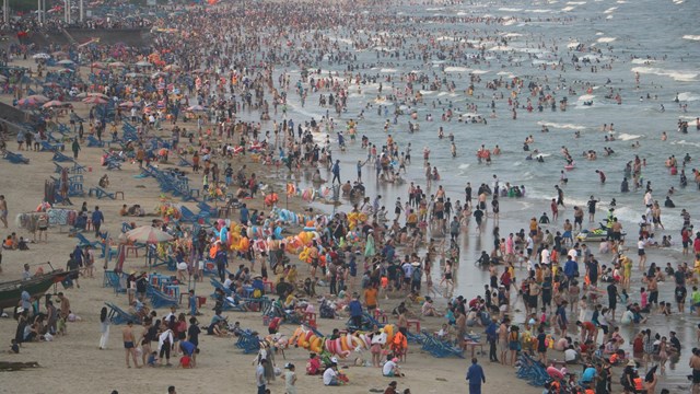 Gần 130.000 lượt khách đến Bà Rịa - Vũng Tàu trong ngày đầu kỳ nghỉ lễ 2/9