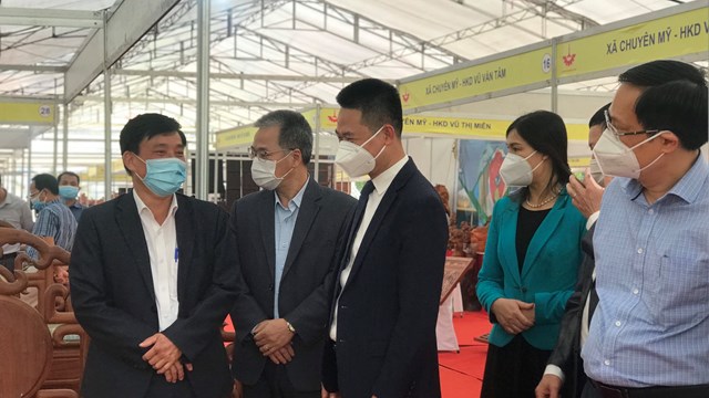 Gần 300 mẫu sản phẩm thủ công mỹ nghệ tham gia triển lãm làng nghề