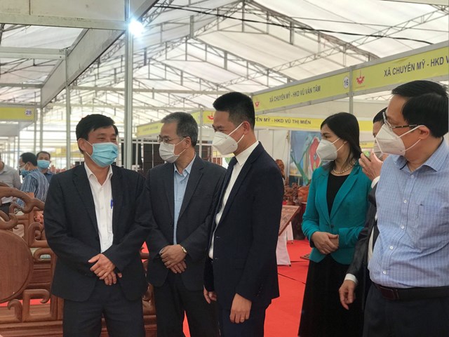 gan-300-mau-san-pham-thu-c244ng-my-nghe-tham-gia-trien-l227m-l224ng-nghe_1.jpg gan-300-mau-san-pham-thu-c244ng-my-nghe-tham-gia-trien-l227m-l224ng-nghe_1.jpg