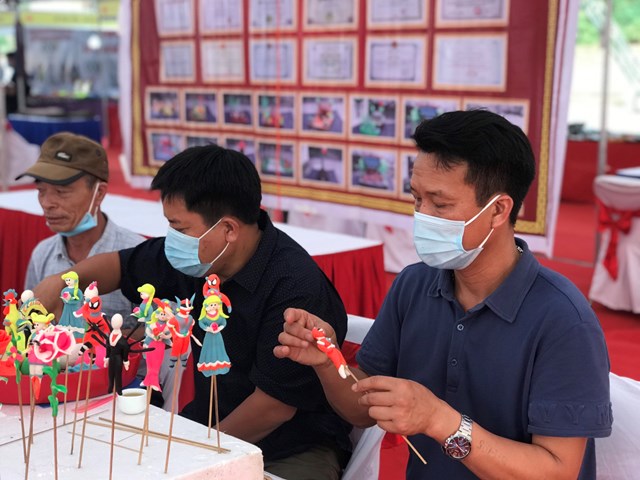 gan-300-mau-san-pham-thu-c244ng-my-nghe-tham-gia-trien-l227m-l224ng-nghe_2.jpg gan-300-mau-san-pham-thu-c244ng-my-nghe-tham-gia-trien-l227m-l224ng-nghe_2.jpg