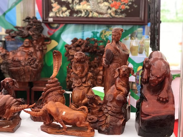 gan-300-mau-san-pham-thu-c244ng-my-nghe-tham-gia-trien-l227m-l224ng-nghe_3.jpg gan-300-mau-san-pham-thu-c244ng-my-nghe-tham-gia-trien-l227m-l224ng-nghe_3.jpg