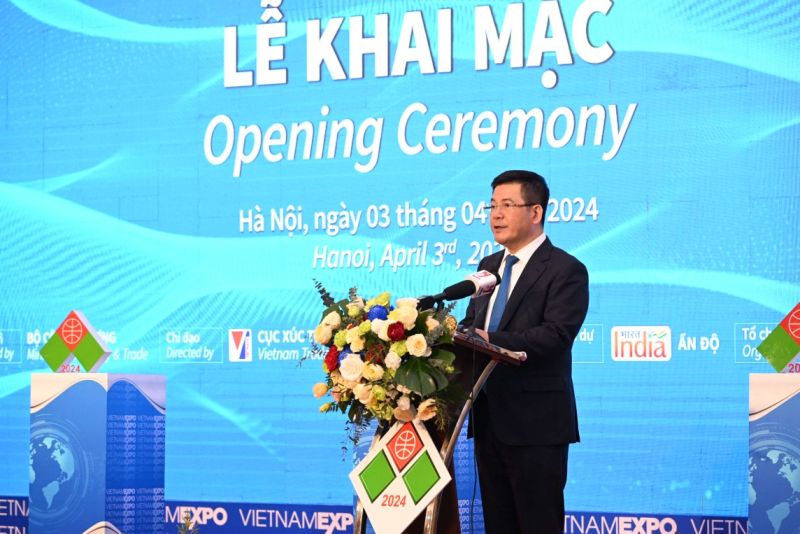 Bộ trưởng Bộ Công Thương Nguyễn Hồng Diên phát biểu khai mạc Vietnam Expo 2024. Ảnh: Cấn Dũng Bộ trưởng Bộ Công Thương Nguyễn Hồng Diên phát biểu khai mạc Vietnam Expo 2024. Ảnh: Cấn Dũng