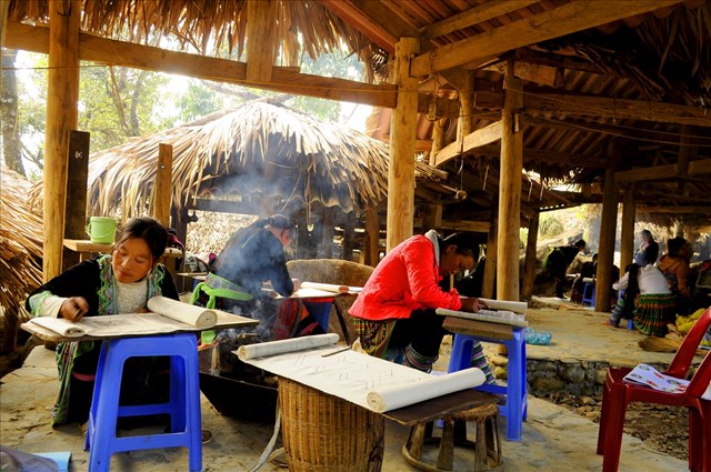gan-du-lich-cong-dong-voi-van-h243a-truyen-thong-de-ph225t-trien-ben-vung_2.jpg