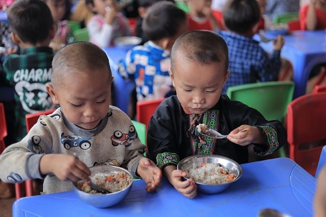 Mùa Trung thu ấm áp vẹn tròn của các em nhỏ Điện Biên với ngày hội trăng rằm và “bếp ấm” cơm ngon.