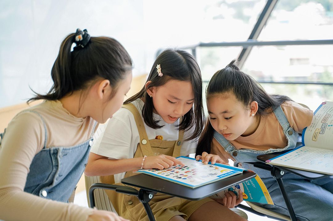Ghế bay tương lai và câu chuyện học sinh trên ghế nhà trường ngày nay