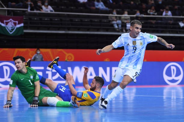 ghi-2-b224n-trong-1-ph250t-argentina-loai-brazil-tai-b225n-ket-futsal-world-cup-2021_1.jpg ghi-2-b224n-trong-1-ph250t-argentina-loai-brazil-tai-b225n-ket-futsal-world-cup-2021_1.jpg