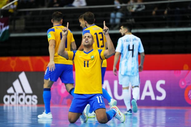 ghi-2-b224n-trong-1-ph250t-argentina-loai-brazil-tai-b225n-ket-futsal-world-cup-2021_2.jpg ghi-2-b224n-trong-1-ph250t-argentina-loai-brazil-tai-b225n-ket-futsal-world-cup-2021_2.jpg