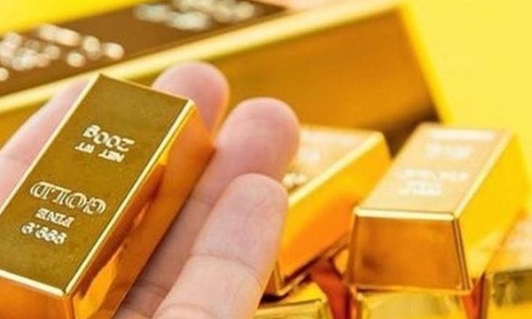 Giá vàng giảm nhẹ, giá USD tăng mạnh