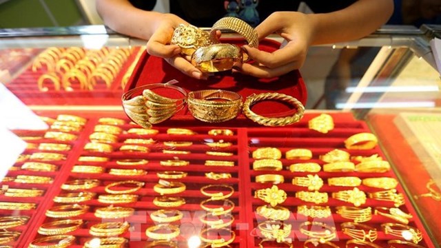 Giá vàng trong nước và thế giới đều đi xuống
