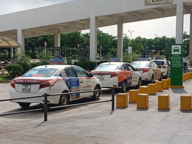 gi225-xang-39nhay-m250a39-t224i-xe-taxi-lao-dao-doanh-nghiep-van-tai-loay-hoay_1.jpg