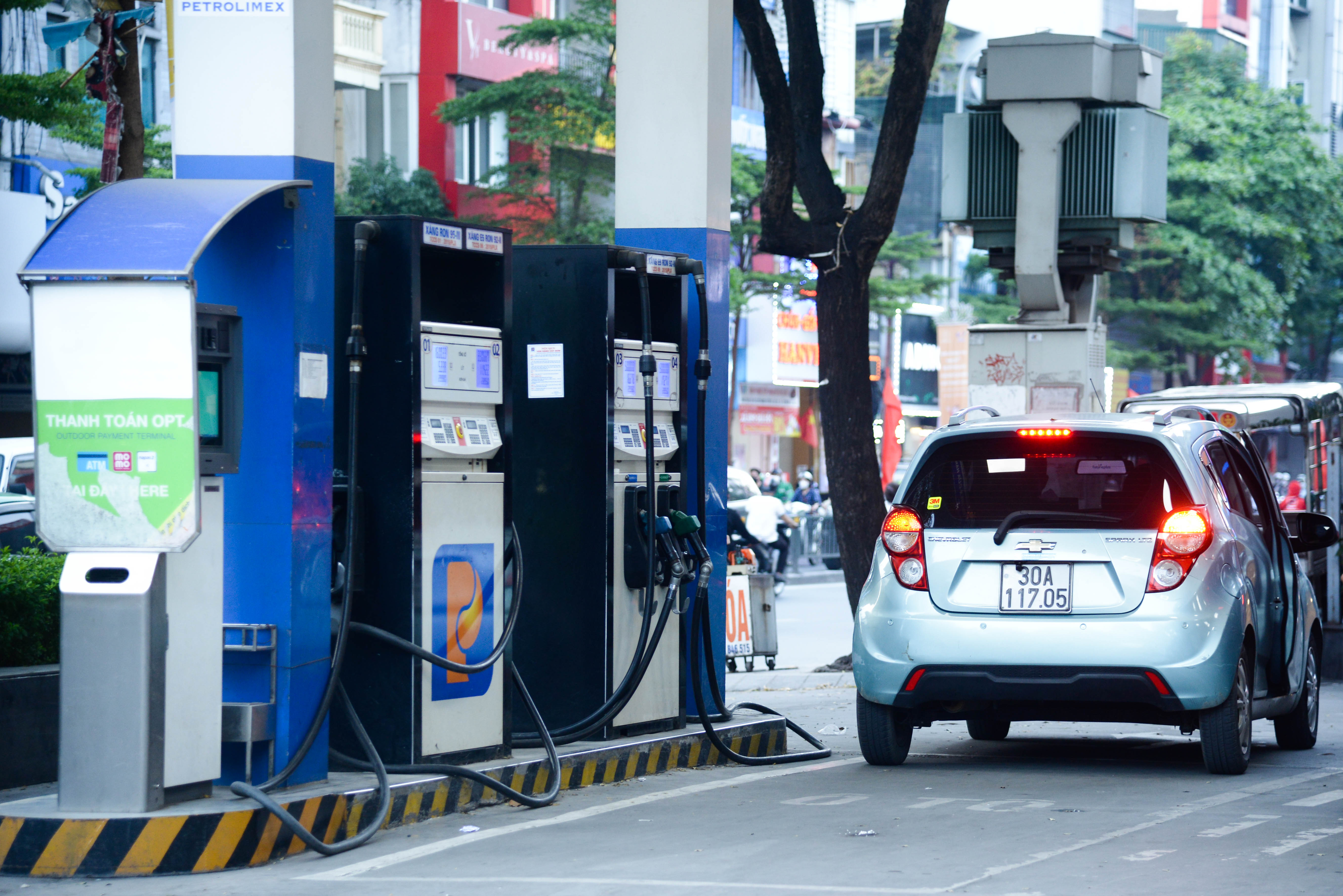 gi225-xang-39nhay-m250a39-t224i-xe-taxi-lao-dao-doanh-nghiep-van-tai-loay-hoay_2.jpg