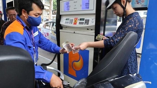 Giá xăng dầu đồng loạt tăng mạnh, E5RON92 lên gần 29.000 đồng/lít