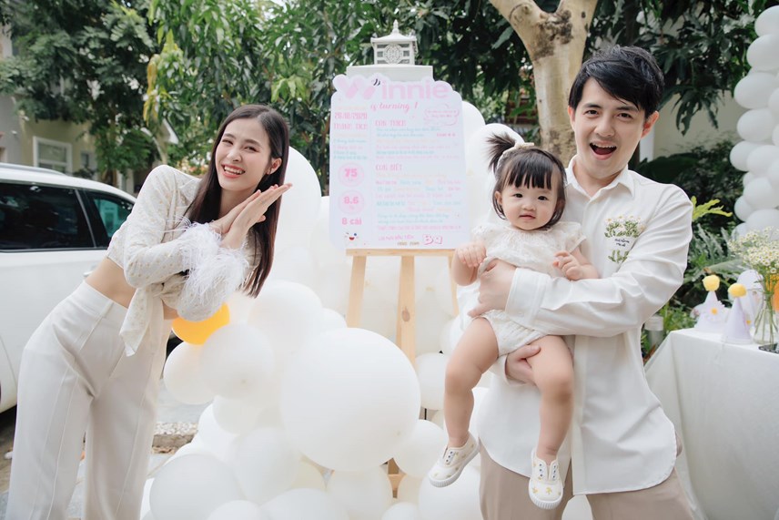 gia-d236nh-d244ng-nhi-rang-ro-trong-ng224y-sinh-nhat-tr242n-tuoi-cua-b233-winnie_3.jpg gia-d236nh-d244ng-nhi-rang-ro-trong-ng224y-sinh-nhat-tr242n-tuoi-cua-b233-winnie_3.jpg