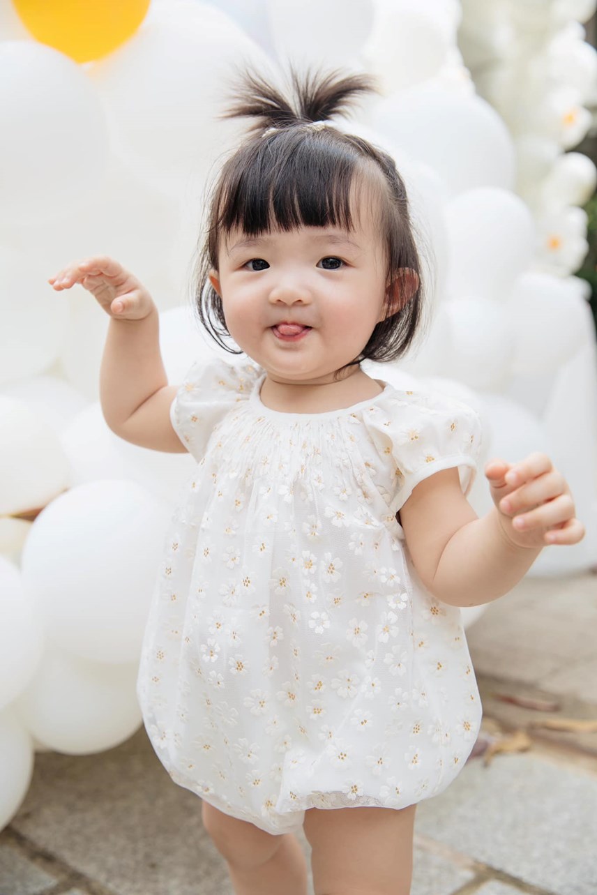 gia-d236nh-d244ng-nhi-rang-ro-trong-ng224y-sinh-nhat-tr242n-tuoi-cua-b233-winnie_6.jpg gia-d236nh-d244ng-nhi-rang-ro-trong-ng224y-sinh-nhat-tr242n-tuoi-cua-b233-winnie_6.jpg