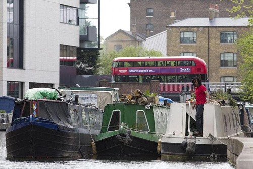 Giá nhà quá cao, nhiều người trẻ tại London chuyển sang sống trên thuyền