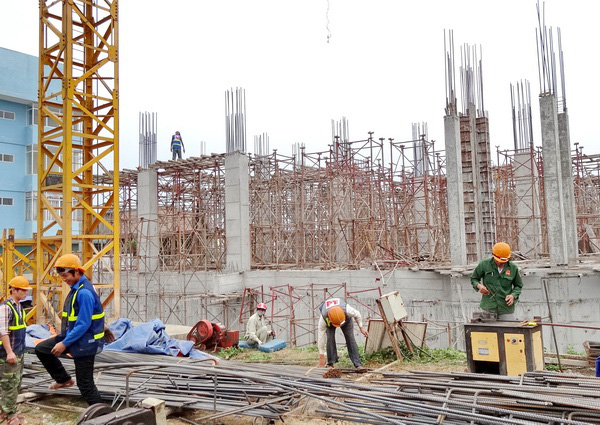 Giá thép tăng phi mã, nhiều doanh nghiệp tính tăng giá nhà - Ảnh 1. Giá thép tăng phi mã, nhiều doanh nghiệp tính tăng giá nhà - Ảnh 1.