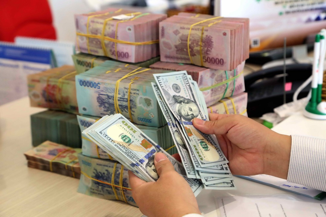 Giá USD hôm nay 12.12.2020: thế giới tăng, trong nước giảm