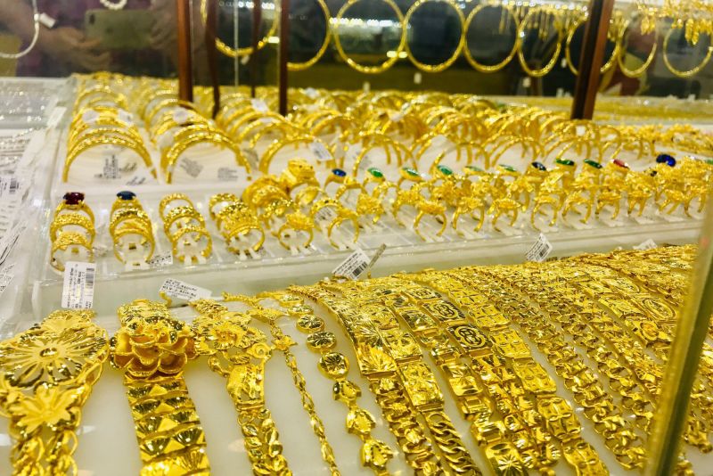 Giá vàng trong nước tiếp tục được điều chỉnh tăng mạnh với mức tăng cao nhất là 700.000 đồng lên quanh 76 triệu đồng/lượng. ( Ảnh minh họa).