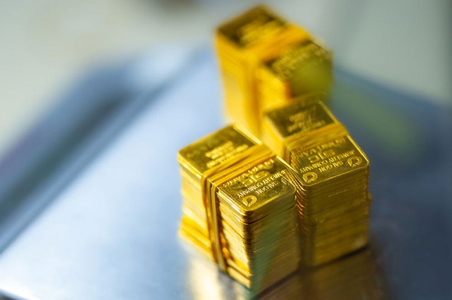 Giá vàng hôm nay 14/1, giá vàng SJC vọt lên mức 77 triệu đồng/lượng chốt phiên cuối tuần.