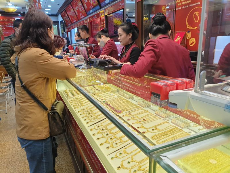 Giá vàng vẫn quanh ngưỡng 80 triệu đồng/lượng Giá vàng vẫn quanh ngưỡng 80 triệu đồng/lượng