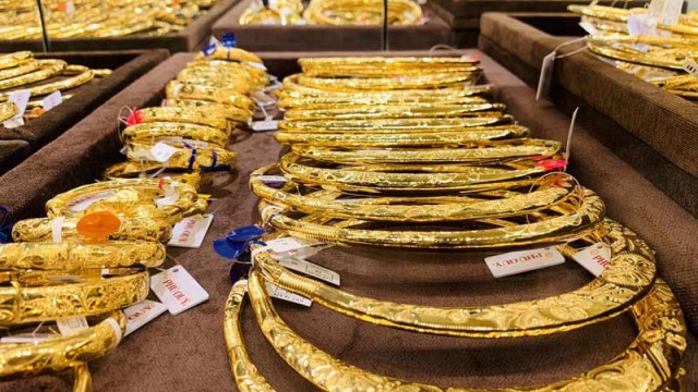 Giá vàng hôm nay 31/3: Vàng SJC tuột khỏi mức 81 triệu đồng/lượng