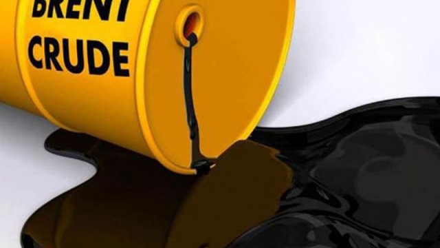 Giá xăng dầu hôm nay 11/3: Đà giảm chưa dừng